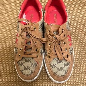 MK sneaker-tan/orange-size 6